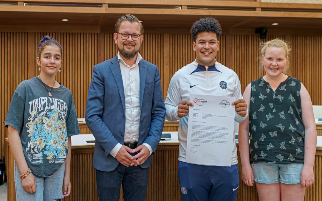 Kinderen op bezoek bij de wethouder