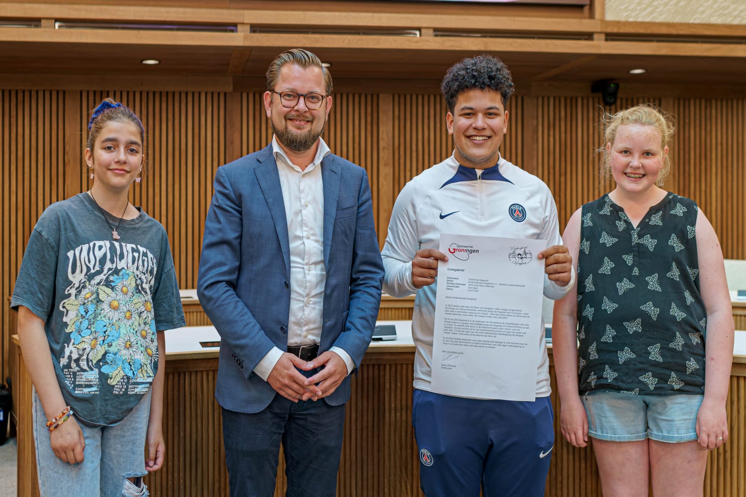 Kinderen op bezoek bij de wethouder